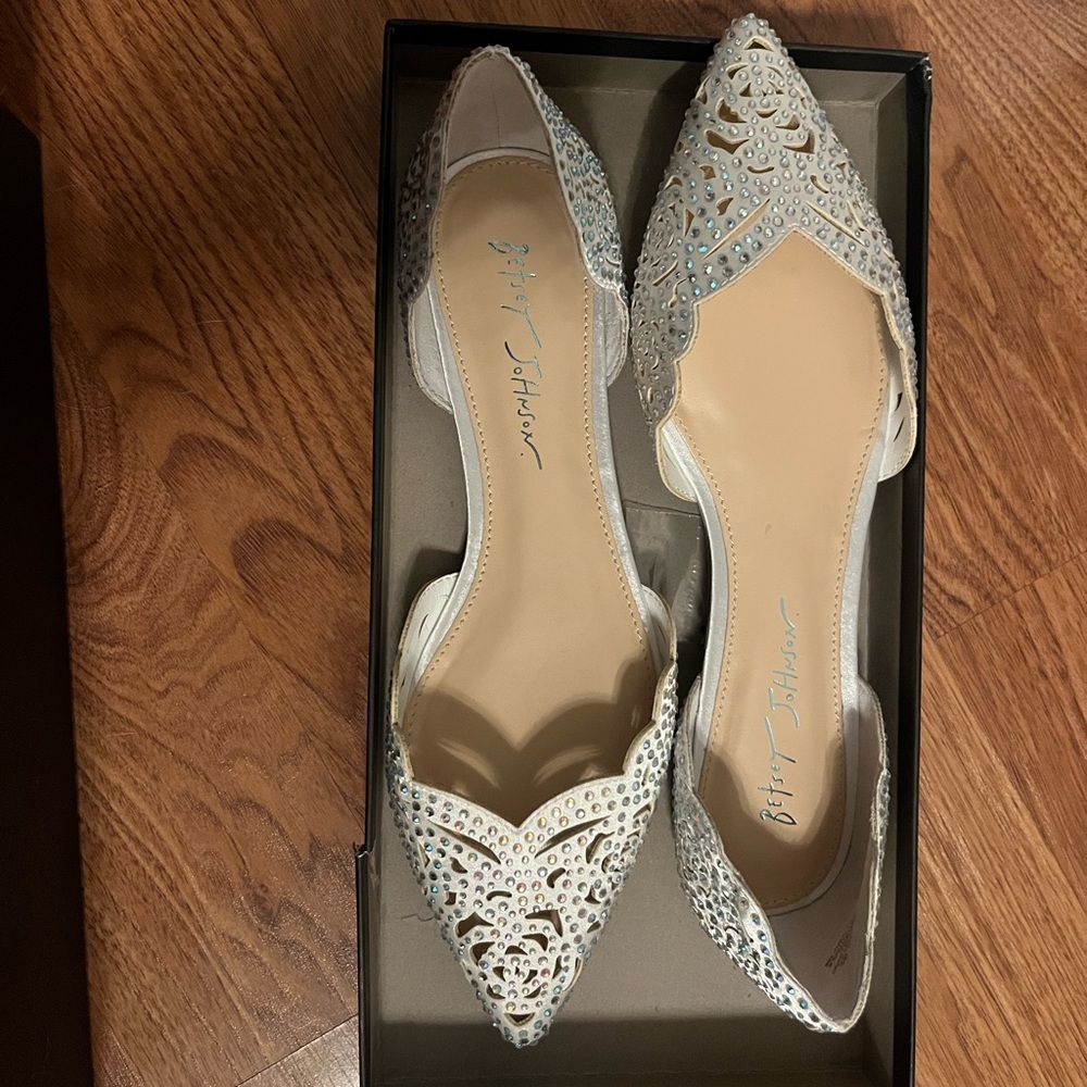 Betsey Johnson Cream and Silver Flats